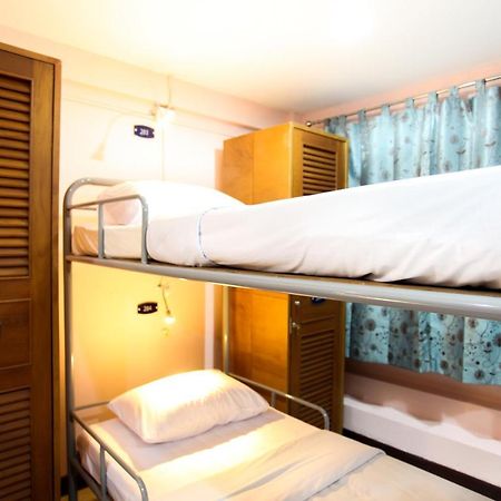 Hostel 8 Sukhumvit Soi 8 Μπανγκόκ Εξωτερικό φωτογραφία