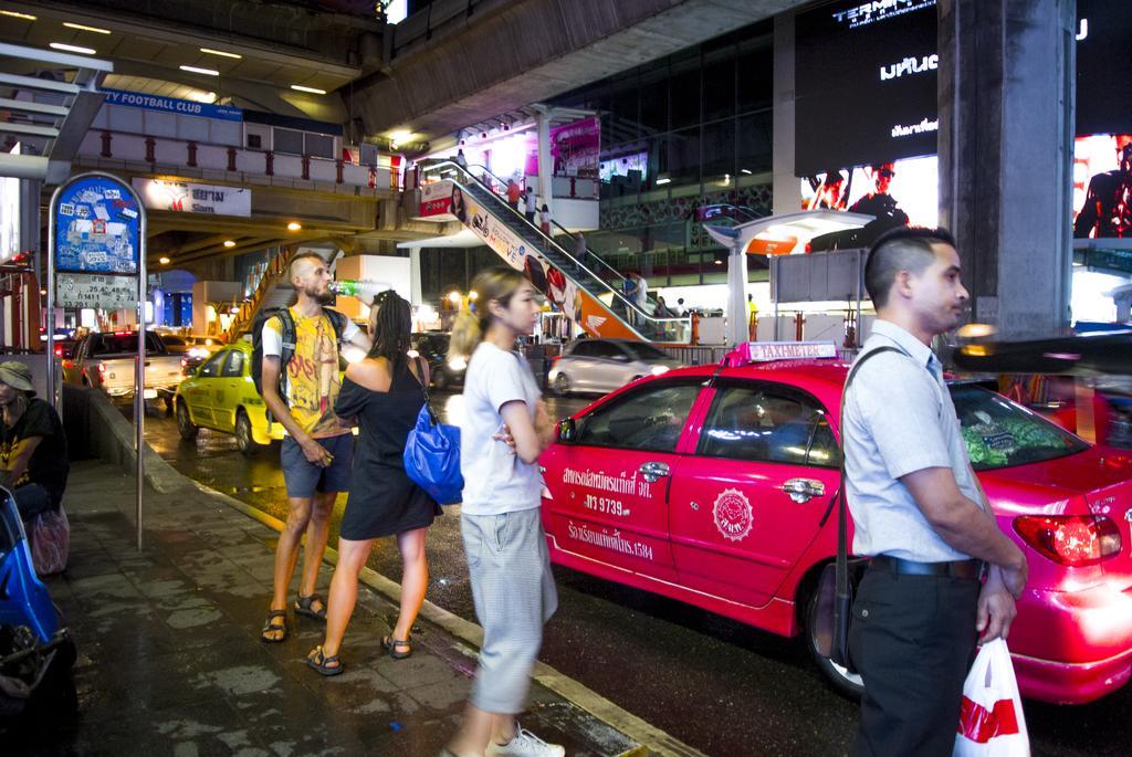 Hostel 8 Sukhumvit Soi 8 Μπανγκόκ Εξωτερικό φωτογραφία